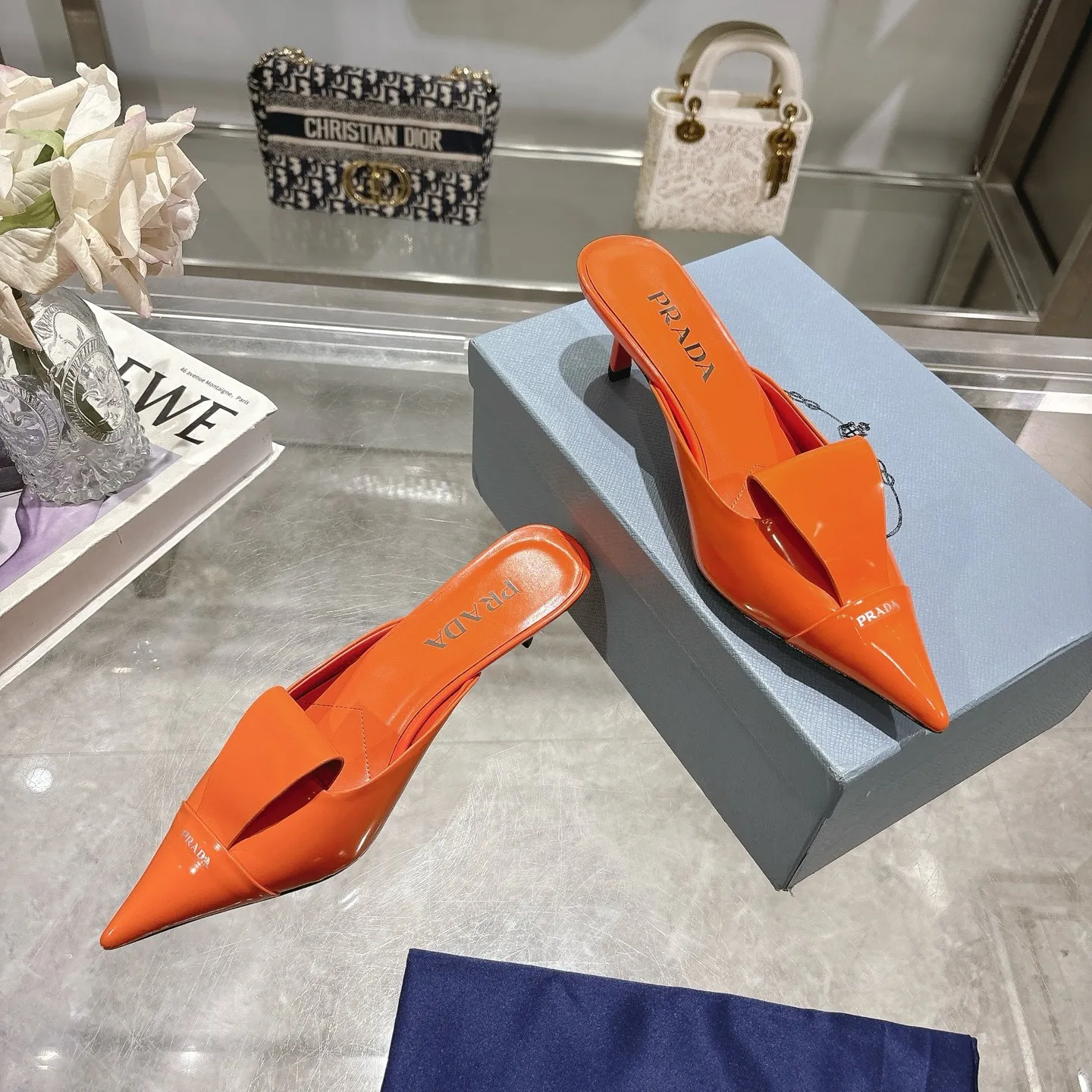 👟👟Ex-factory price 540👟👟 PRADA* Prada 25ss spring and summer new Mary Jane pointed-toe high-heeled shoes fashion shoes. Purchased from the original version and developed 1:1, perfect details, comfortable on the feet, can be matched with beautiful spring and summer clothes, exquisite and durable 🤩 ✔Upper: original open edge beaded cowhide ✔Inner lining: sheepskin ✔Outsole: Italian leather outsole ✔Heel height: 5.5cm, 7.5cm ✔Number of yards: 35-40 (41 can be customized and non-refundable) ✔Packaging: original full set of packaging